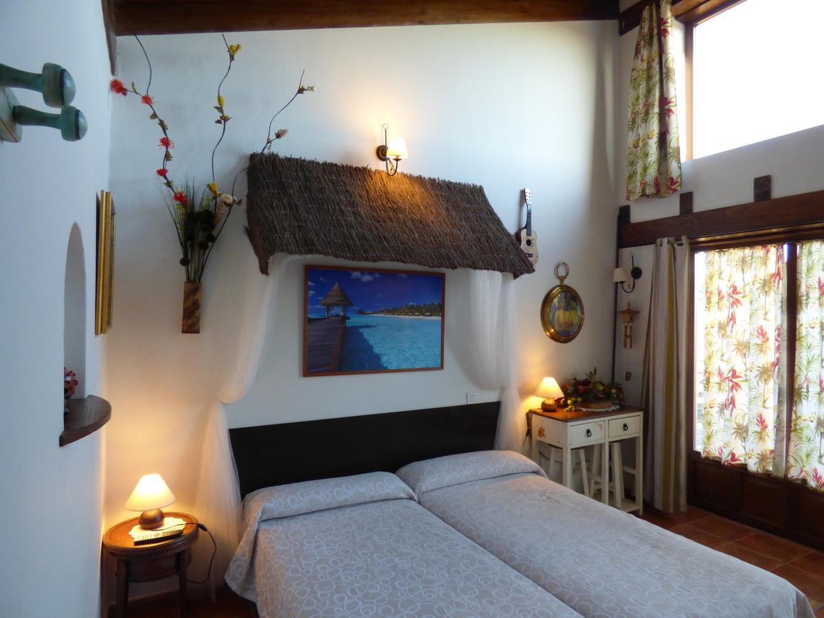 Hotel Albergue Bioclimatico Sabinares Del Arlanza Пуэнтедура Номер фото